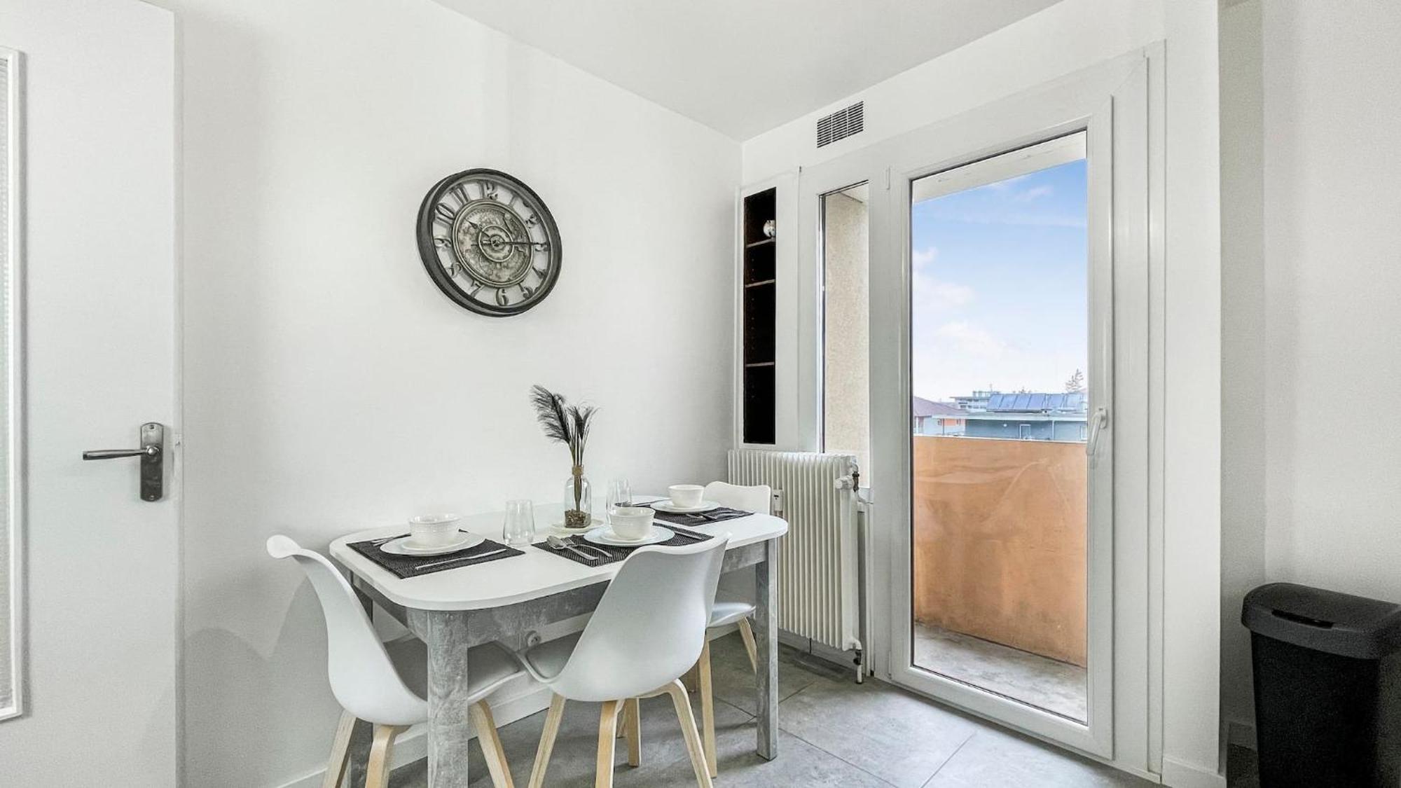 Homey La Coloc Mugi - Colocation Haut De Gamme - Chambres Privees - Balcon - Wifi Et Netflix - Proche Transports Commun Annemasse Buitenkant foto
